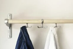 Nostalgi Hat Rack/Shoe Rack, Aluminium Fittings Hoedenrek Gemaakt Van Berken, Gemaakt Van Gerecycleerde Aluminium Aluminium Berken 7 Nostalgi Hat Rack/Shoe Rack, Aluminium Fittings Hoedenrek Gemaakt Van Berken, Gemaakt Van Gerecycleerde Aluminium Aluminium Berken -Meubelwinkel essem design nostalgi hat rack shoe rack aluminium fittings 15