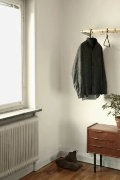 Nostalgi Hat Rack/Shoe Rack, Aluminium Fittings Hoedenrek Gemaakt Van Berken, Gemaakt Van Gerecycleerde Aluminium Aluminium Berken 9 Nostalgi Hat Rack/Shoe Rack, Aluminium Fittings Hoedenrek Gemaakt Van Berken, Gemaakt Van Gerecycleerde Aluminium Aluminium Berken -Meubelwinkel essem design nostalgi hat rack shoe rack aluminium fittings 17