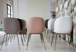 Gubi Beetle Eetkamerstoel Ongestoffeerd, Conische Onderstel Zwart, New Beige 7 Gubi Beetle Eetkamerstoel Ongestoffeerd, Conische Onderstel Zwart, New Beige -Meubelwinkel gubi beetle dining chair unupholstered conic base black 10