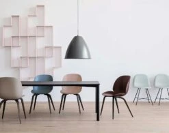 Gubi Beetle Eetkamerstoel Ongestoffeerd, Houten Onderstel Gerookt Eiken, New Beige -Meubelwinkel gubi beetle dining chair unupholstered wood base smoked oak 13