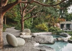 Gubi Pacha Outdoor Loungestoel, Dedar Chevron Outdoor Fr 008, Mosgroene Voet 11 Gubi Pacha Outdoor Loungestoel, Dedar Chevron Outdoor Fr 008, Mosgroene Voet -Meubelwinkel gubi pacha outdoor loungestoel 11