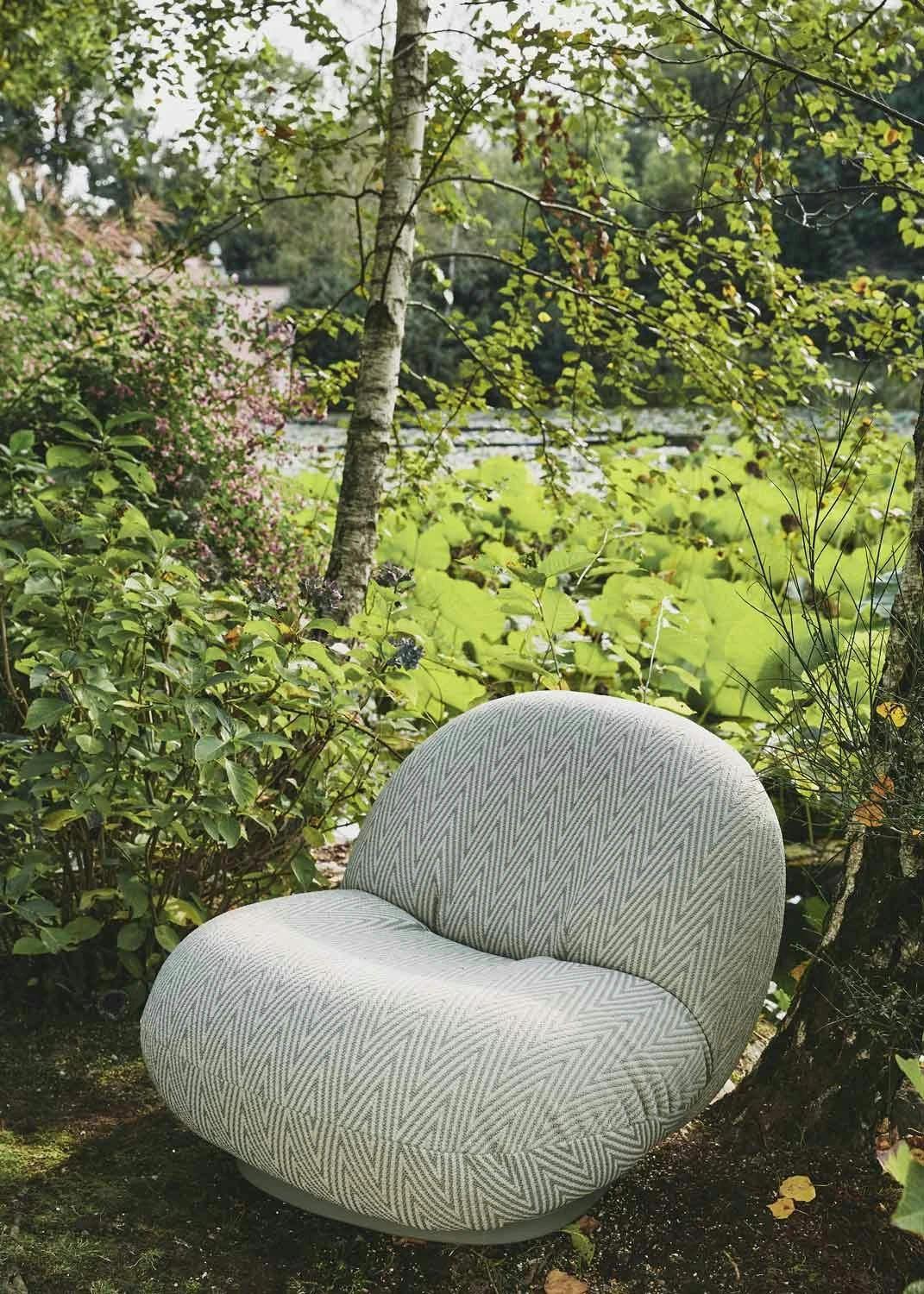 Gubi Pacha Outdoor Loungestoel, Dedar Chevron Outdoor Fr 008, Mosgroene Voet 8 Gubi Pacha Outdoor Loungestoel, Dedar Chevron Outdoor Fr 008, Mosgroene Voet - Afbeelding 6