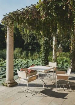 Gubi Tropique Eetkamerstoel, Classic White Semi Matt / Udine 12 -Meubelwinkel gubi tropique eetkamerstoel 14