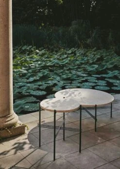 Gubi TS Outdoor Salontafel Ø80x35 Cm, Zwart/Wit Travertijn -Meubelwinkel gubi ts outdoor salontafel 80x35 cm zwart wit travertijn 3