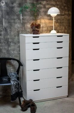 Aoko Ladenkast Met 7 Lades, Wit -Meubelwinkel mavis aoko chest of drawers white lacquer 17