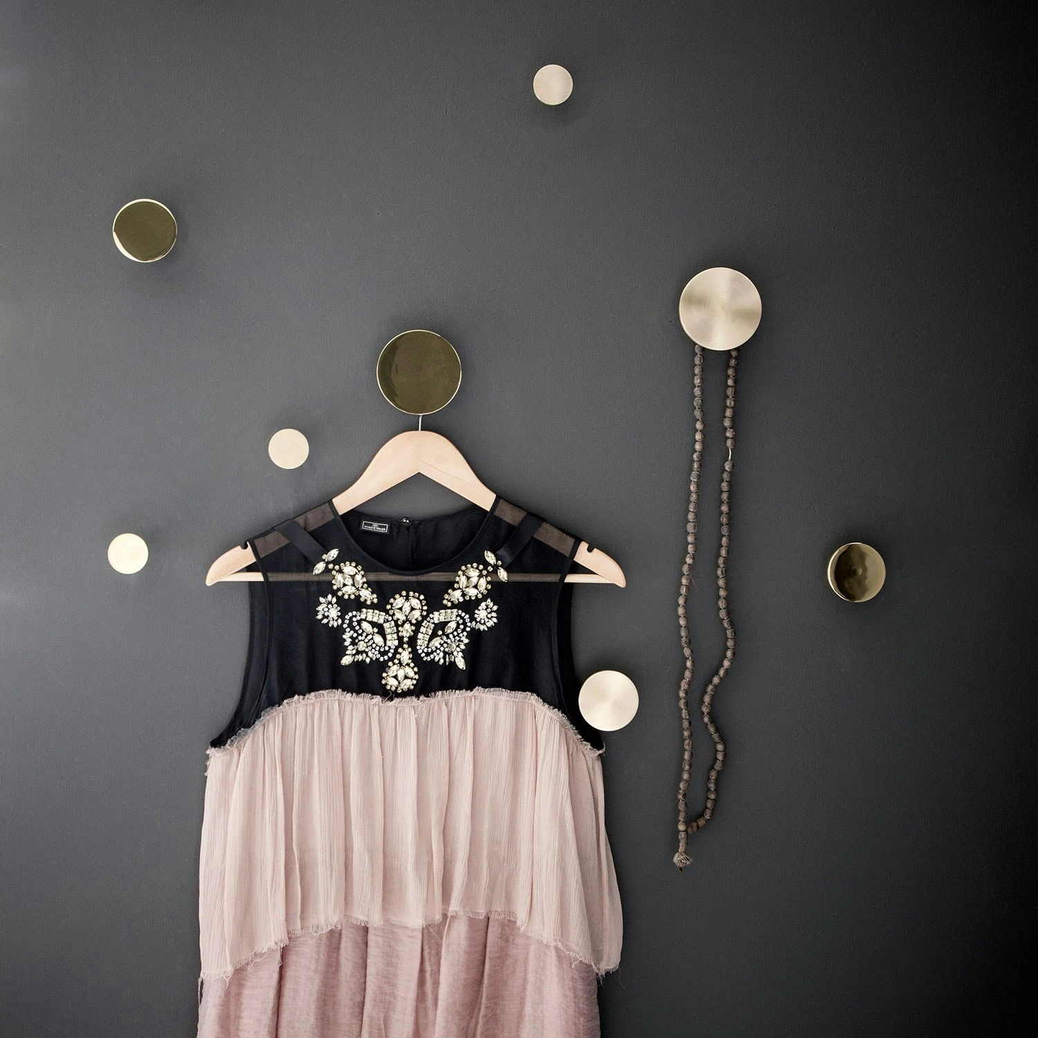 Genuine Coat Hook Medium, Brushed Brass 4 Genuine Coat Hook Medium, Brushed Brass - Afbeelding 2