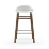 Normann Copenhagen Form Barkruk Walnoot Onderstel, 65 Cm, Wit -Meubelwinkel normann copenhagen form bar stool walnut base 38
