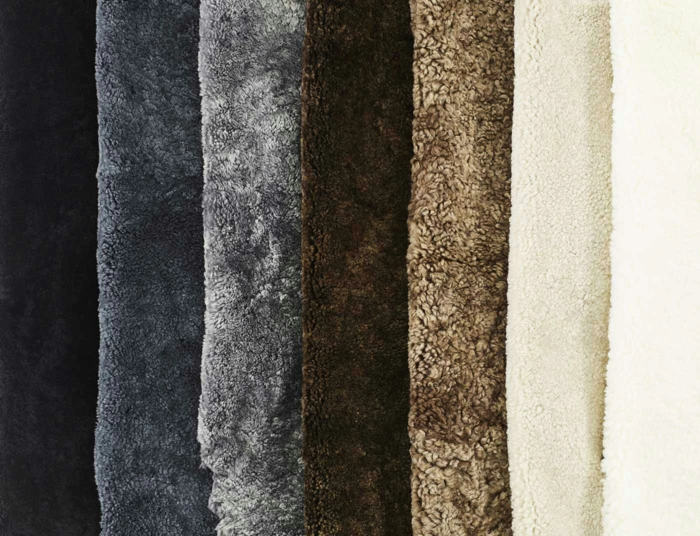 Swedese Lamino Set Schapenvacht/Eiken, Charcoal 4 Swedese Lamino Set Schapenvacht/Eiken, Charcoal - Afbeelding 2